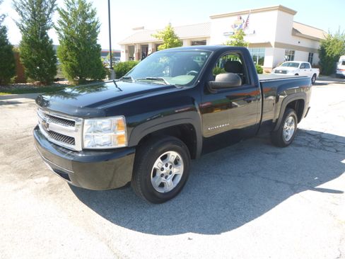 Used 2011 Chevrolet Silverado 1500 LS image 2