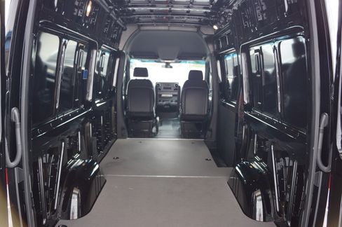 Used 2023 Mercedes-Benz Sprinter 2500 image 8