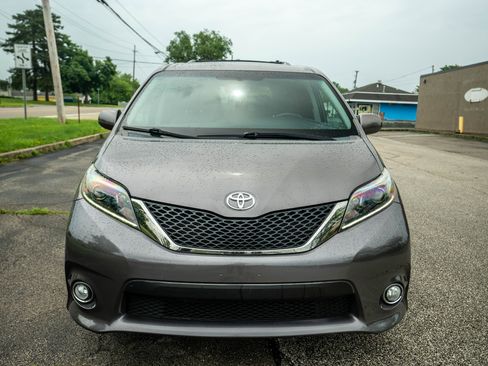 Used 2015 Toyota Sienna SE image 6