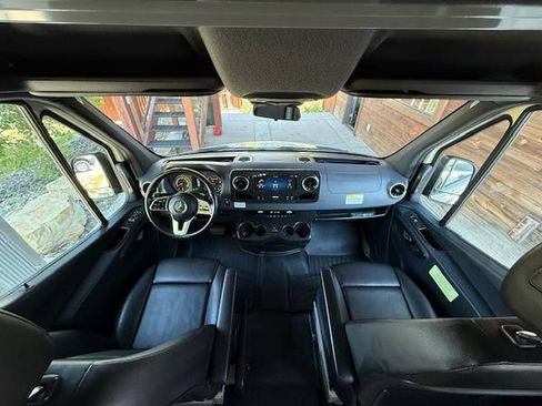 Used 2019 Mercedes-Benz Sprinter 2500 image 11