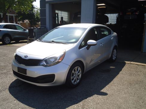 Used 2015 Kia Rio LX image 2