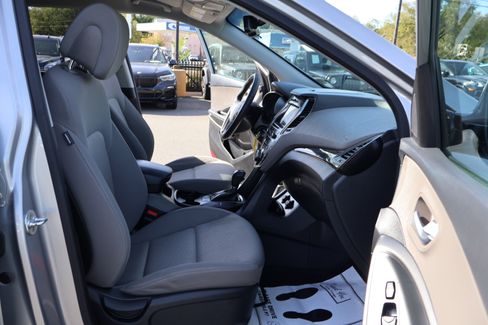 Used 2019 Hyundai Santa Fe XL SE image 18