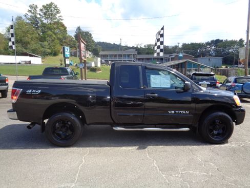 Used 2012 Nissan Titan SV image 5