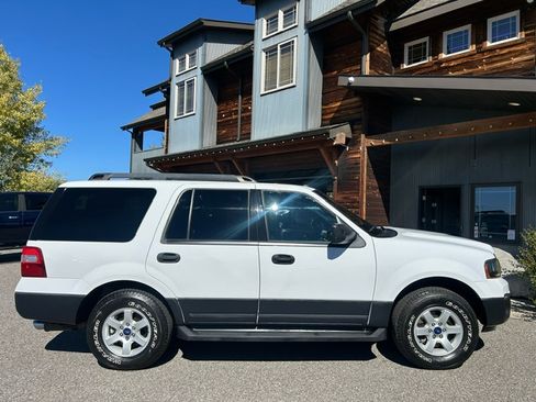 Used 2017 Ford Expedition XL image 3