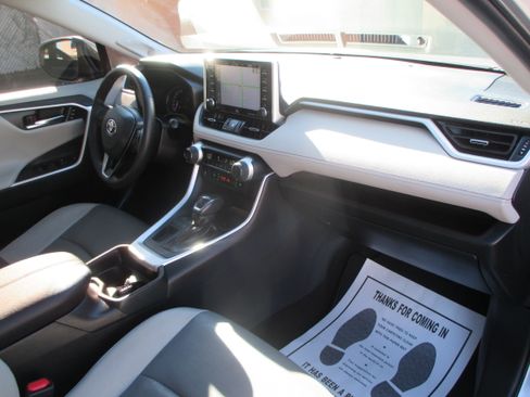 Used 2021 Toyota RAV4 Limited image 10
