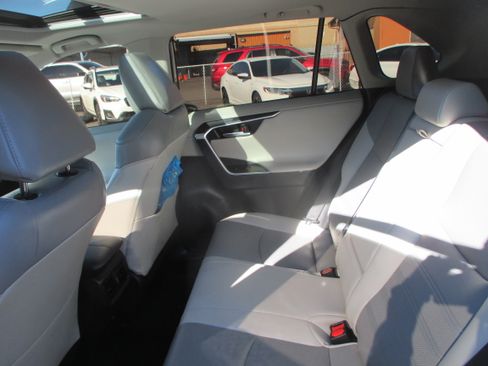 Used 2021 Toyota RAV4 Limited image 6