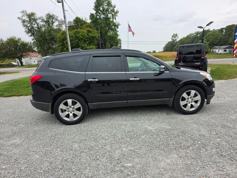 Used 2012 Chevrolet Traverse LT image 1
