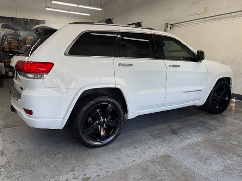 Used 2015 Jeep Grand Cherokee Overland image 3