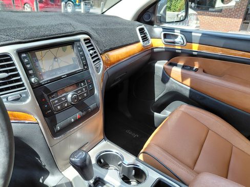 Used 2012 Jeep Grand Cherokee Overland image 19
