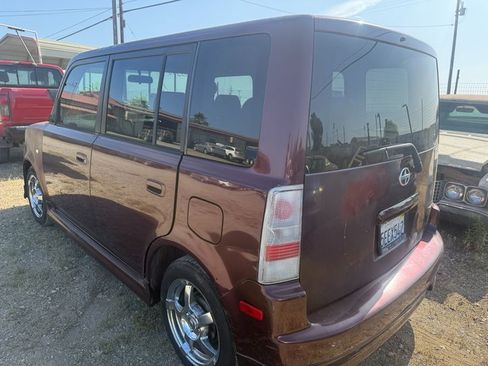 Used 2004 Scion xB image 9