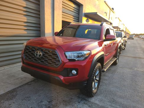 Used 2018 Toyota Tacoma TRD Off-Road image 4