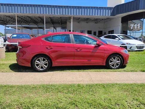 Used 2018 Hyundai Elantra Limited image 4