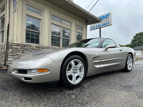 Used 1999 Chevrolet Corvette image 1