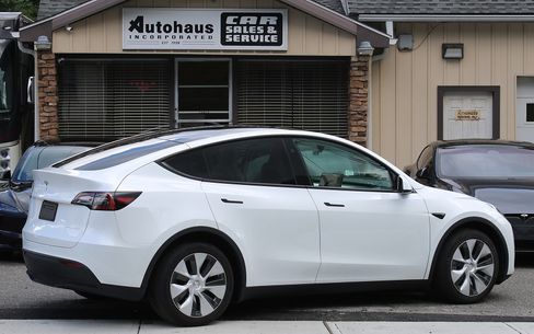 Used 2023 Tesla Model Y Long Range image 3
