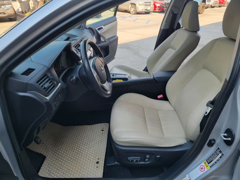 Used 2012 Lexus CT 200h Premium image 10