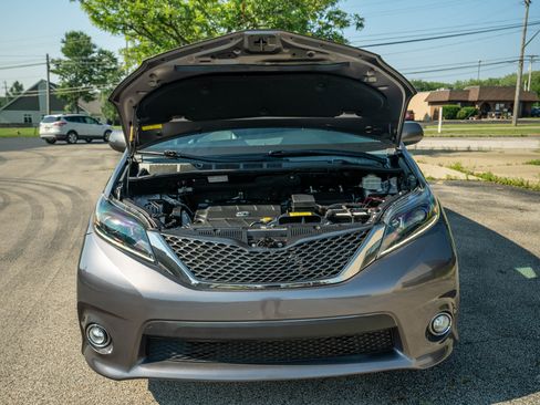 Used 2015 Toyota Sienna SE image 16