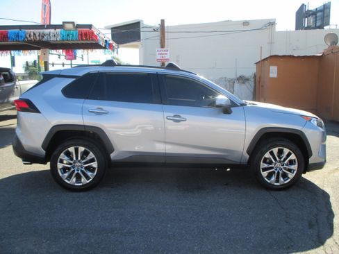 Used 2021 Toyota RAV4 Limited image 2