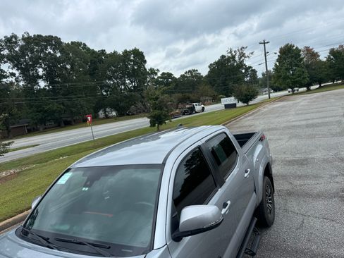 Used 2020 Toyota Tacoma TRD Sport image 11
