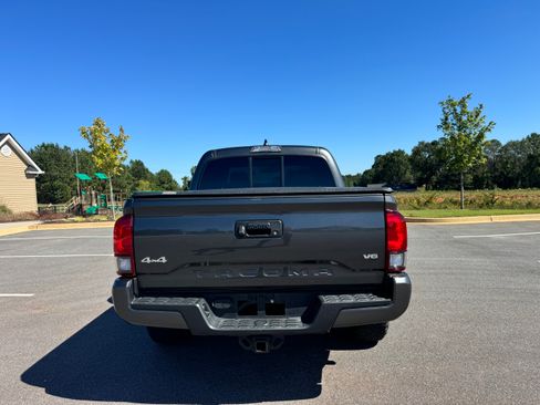 Used 2020 Toyota Tacoma SR image 7