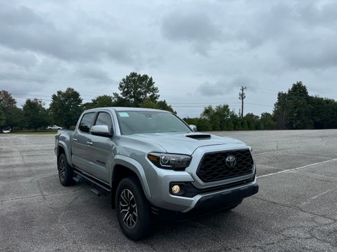 Used 2020 Toyota Tacoma TRD Sport image 2