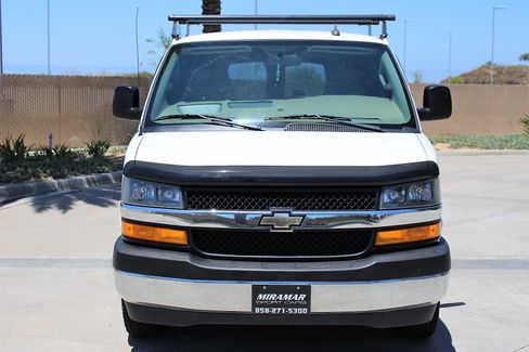 Used 2018 Chevrolet Express 3500 LT image 3