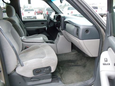 Used 2001 Chevrolet Suburban LS image 12
