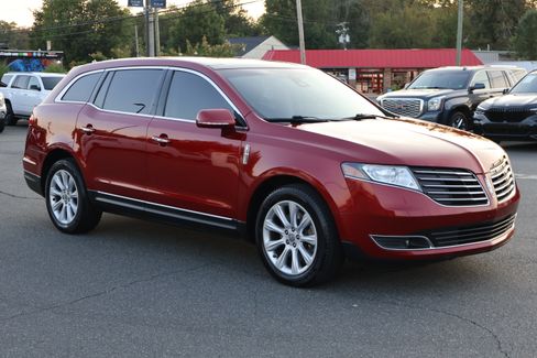 Used 2018 Lincoln MKT image 10