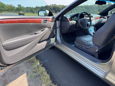 Used 2006 Toyota Solara SLE image 2