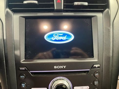 Used 2017 Ford Fusion Titanium image 12