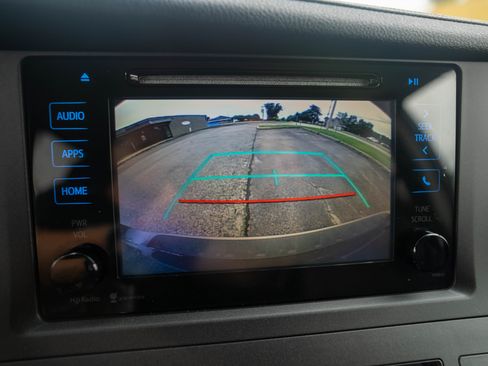 Used 2015 Toyota Sienna SE image 55