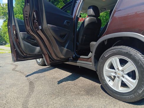 Used 2016 Chevrolet Trax LT image 10