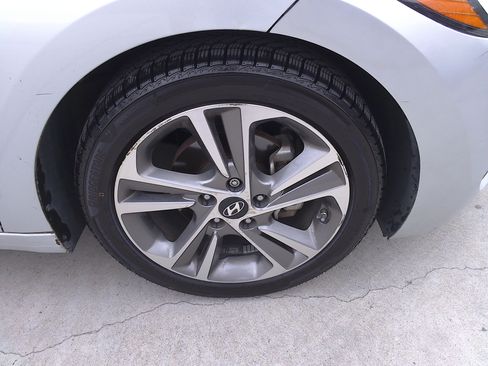 Used 2017 Hyundai Elantra Limited image 37