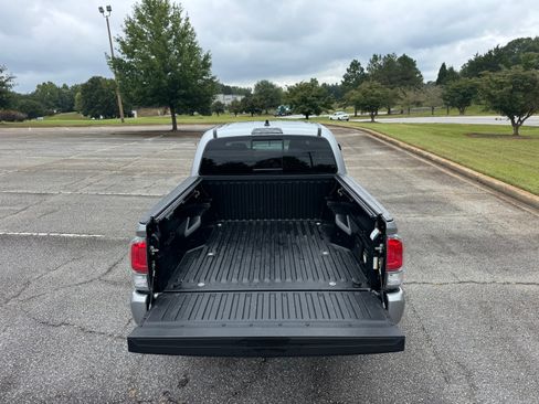 Used 2020 Toyota Tacoma TRD Sport image 8