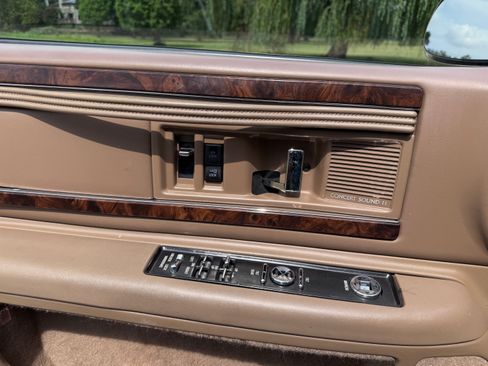 Used 1996 Buick Roadmaster Estate image 3