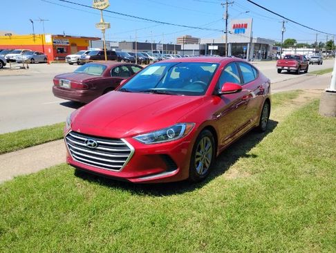 Used 2018 Hyundai Elantra Limited image 1