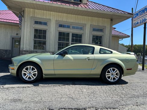 Used 2005 Ford Mustang GT image 2