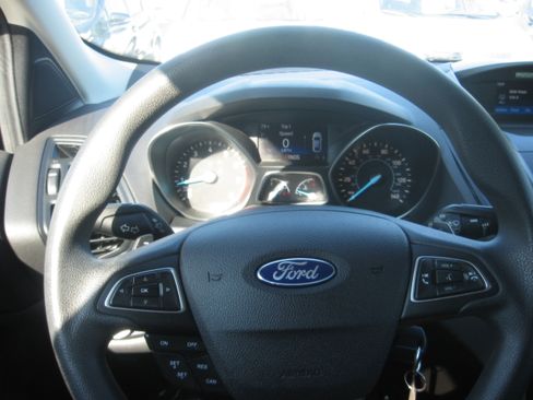 Used 2017 Ford Escape SE image 8