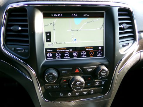 Used 2018 Jeep Grand Cherokee Limited image 17