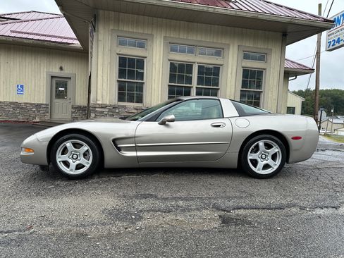 Used 1999 Chevrolet Corvette image 2