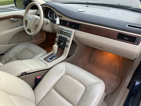 Used 2010 Volvo XC70 3.2 image 45