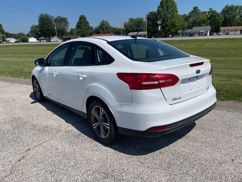 Used 2017 Ford Focus SE image 3
