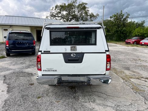 Used 2015 Nissan Frontier XE image 6