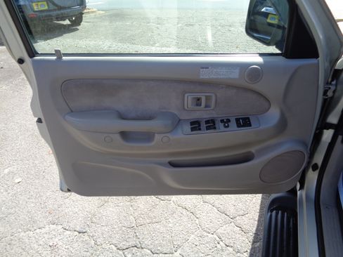 Used 2004 Toyota Tacoma TRD Off-Road image 31