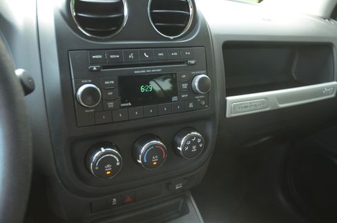 Used 2016 Jeep Compass Sport image 14