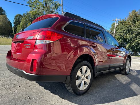 Used 2011 Subaru Outback 3.6R Limited image 4