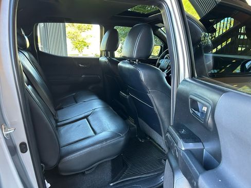 Used 2022 Toyota Tacoma TRD Off-Road image 15