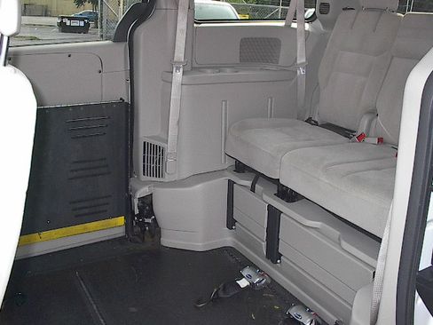 Used 2017 Dodge Grand Caravan SE image 20