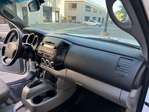 Used 2011 Toyota Tacoma image 27
