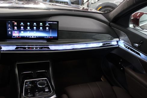 Used 2023 BMW i7 xDrive60 image 49
