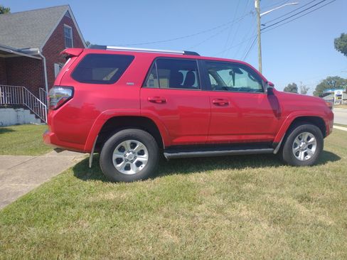 Used 2024 Toyota 4Runner SR5 Premium image 3
